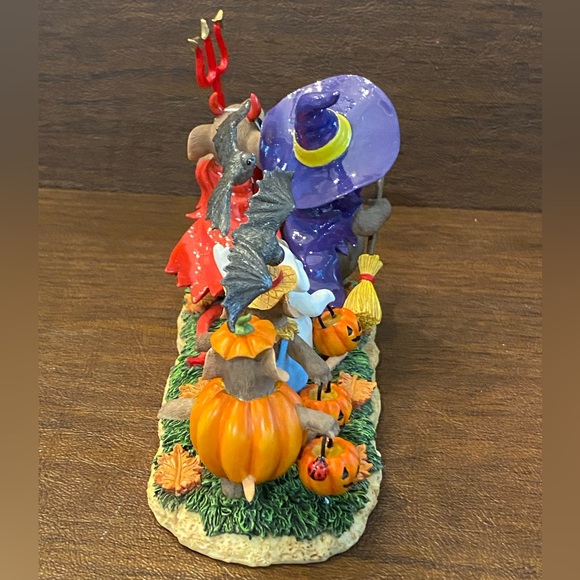 CHARMING TAILS We’re a Kooky Spooky Family Halloween Figurine by Fitz & Floyd - Picture 12 of 15